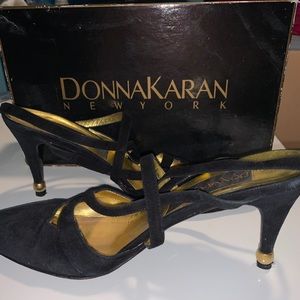 VINTAGE DONNA KARAN BLACK AND GOLD STRAPPY HEELS